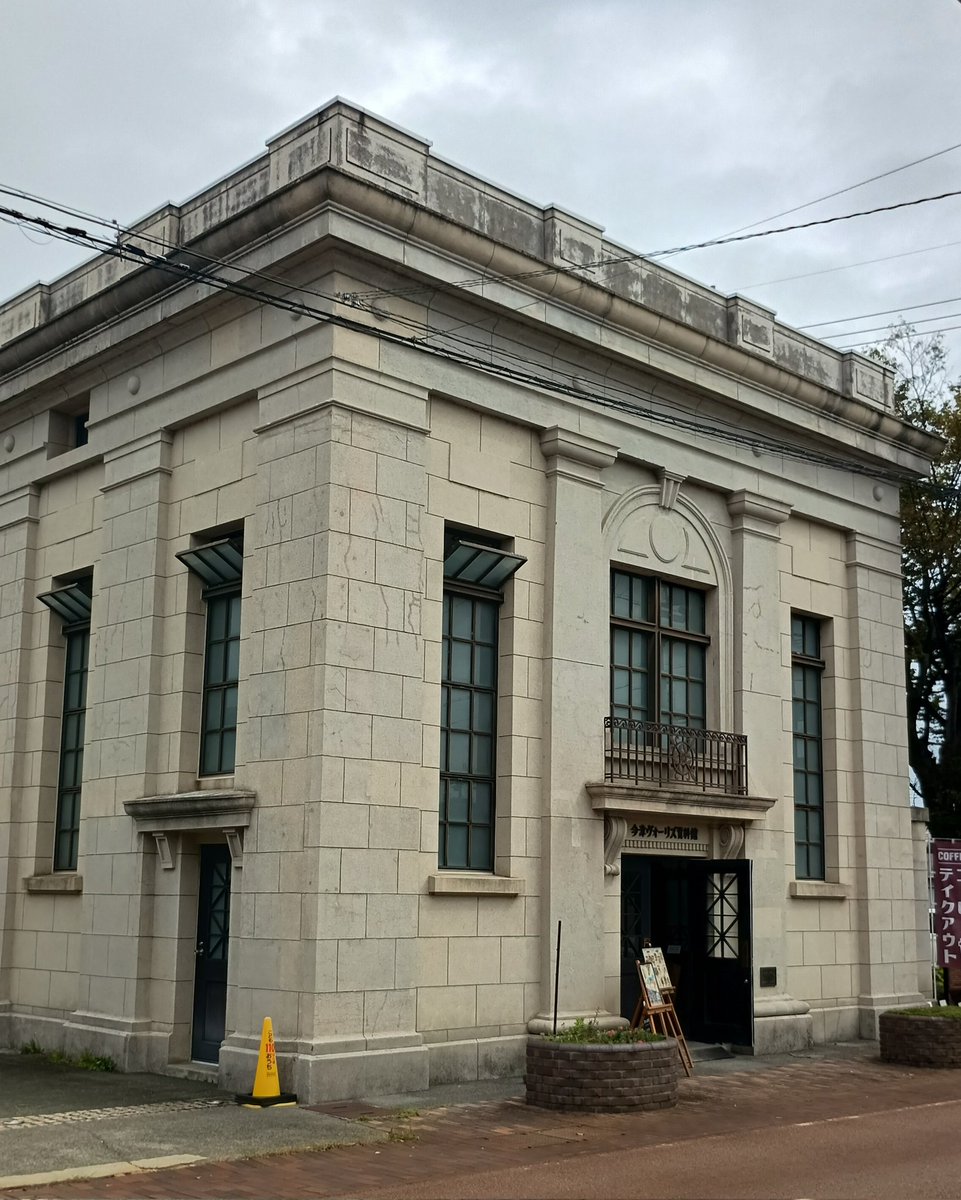 ガイドブックには載らない建物たち tweet media