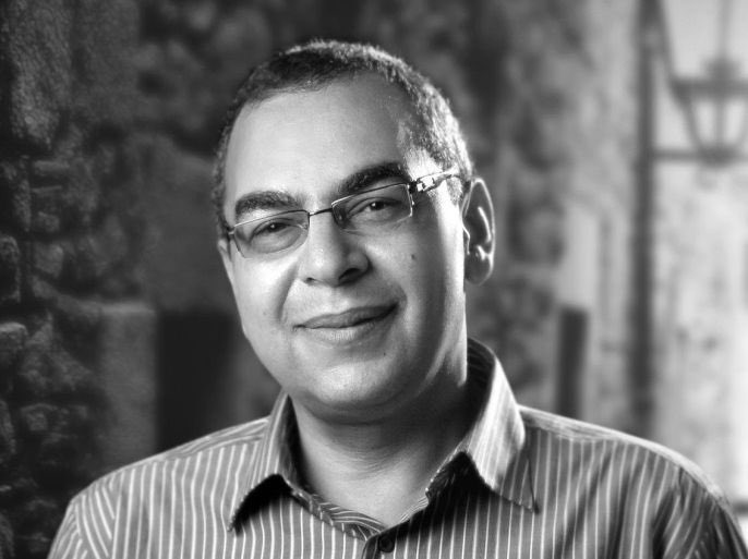 hhh8826's tweet photo. اختصرها الدكتور
احمد خالد توفيق :

أما الان...
انتهت محاولاتي ، وتوقفت عن المحاربة...
رميت أسلحتي وتركت أرض المعركة...
ليس لضعف مني بل ...
لأنني أيقنت أن لا المعركة معركتي ولا الحرب حربي.
ولا أرضك أرضي ولا أنا لك ولا أنت لي...
عبثت بديار ليست لي.
أما بعد 
فقد استسلمت.
…..رحم الله احمد خالد توفيق وأسكنه فسيح جناته ❤️