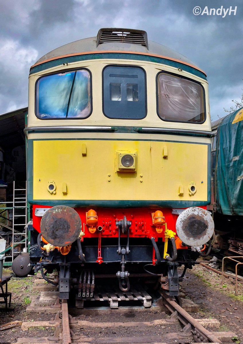 holtona72's tweet image. #FrontEndFriday BR green #Crompton 33008 'Eastleigh' (D6508) undergoing restoration at Shackerstone on the @BattlefieldLine. It sounds as if she is not too far away from running again which would be a fine sight indeed. #BRCW #BattlefieldLine @BRCWCo 3/4/26