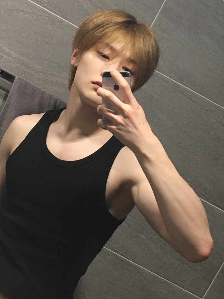 ellie ✦ tweet media