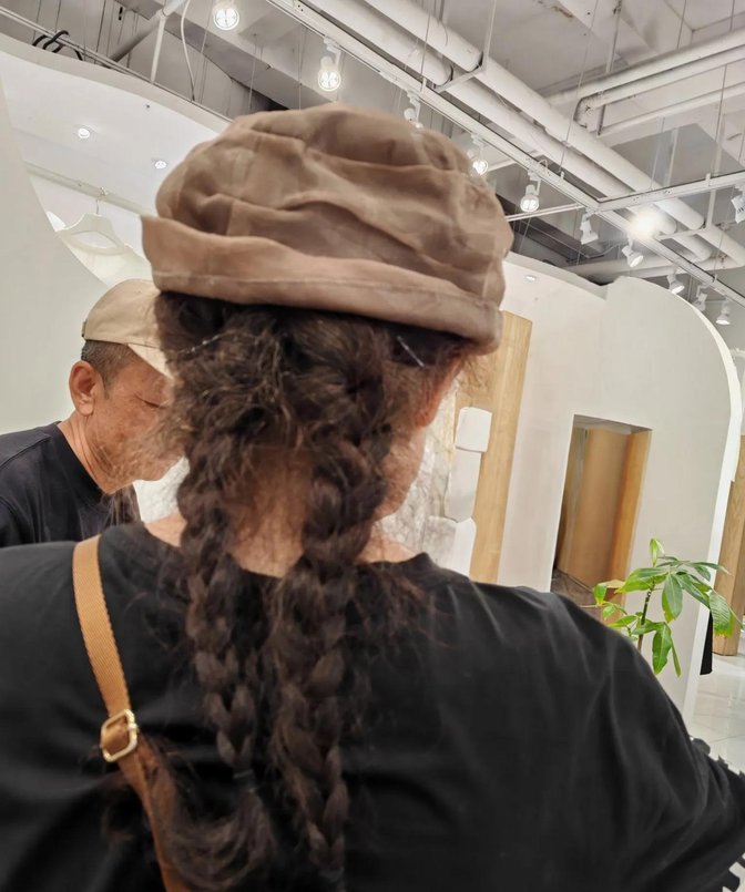 YABLE5's tweet image. "Today’s fun: Build a 'paper tower' with your kid!  Stack cups, test stability, laugh at the wobbly fails—small moments = big smiles. What’s your favorite easy activity  #ParentChildJoy #SimpleFun"