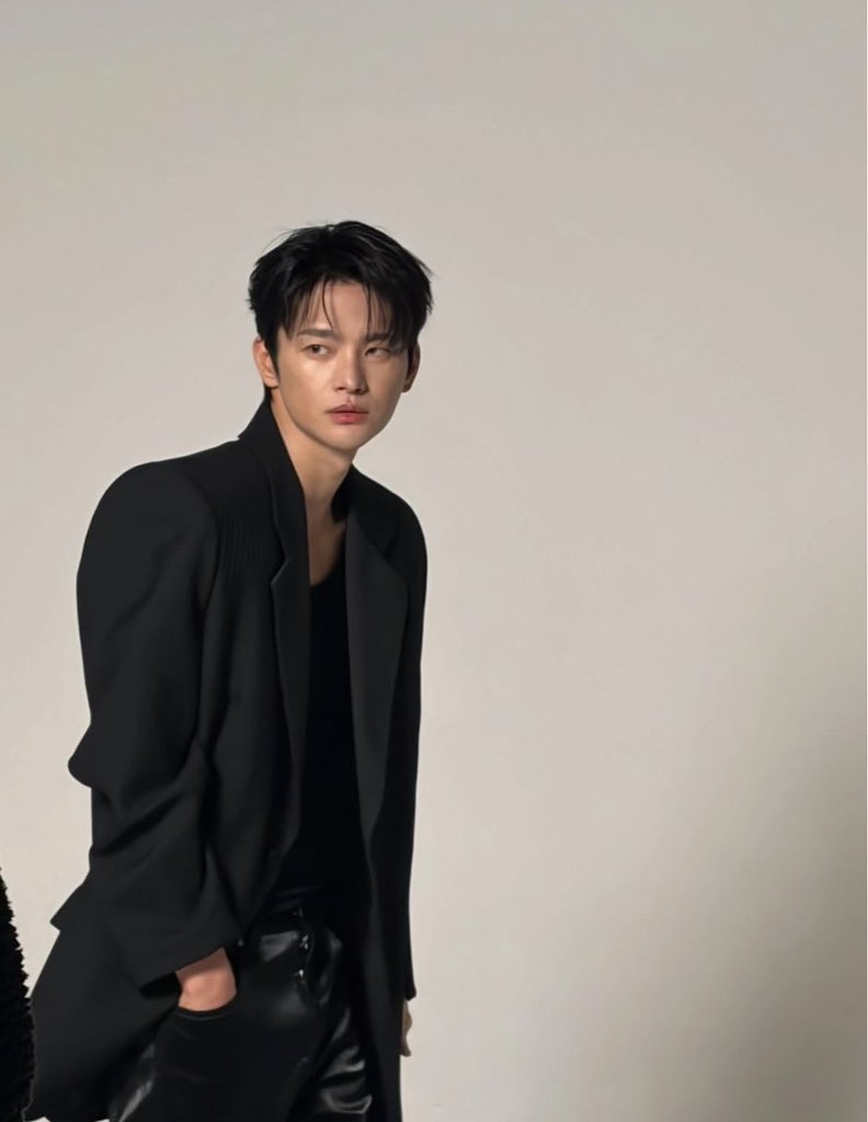 날티의악마 날티의신 날티의지배자 날티의권위자
날티의 종결자의 남자 서인국 ..