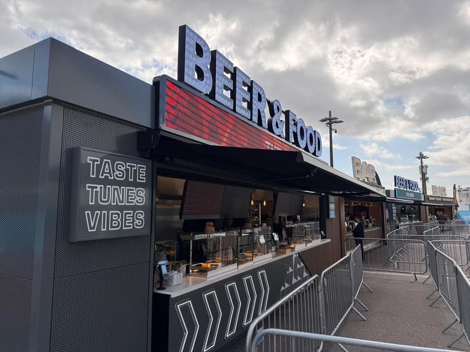shadesofcomfort's tweet photo. Proud to supply #retractableawnings for premium kiosks by JGB Engineering.
From The Grill & The Greek to Guinness Bar & Costa Coffee, our #awnings create practical, comfortable event serving spaces.
Thanks to #JGBEngineering for their continued trust ๐ค
#EventSolutions https://t.co/wqFiQWPp3T