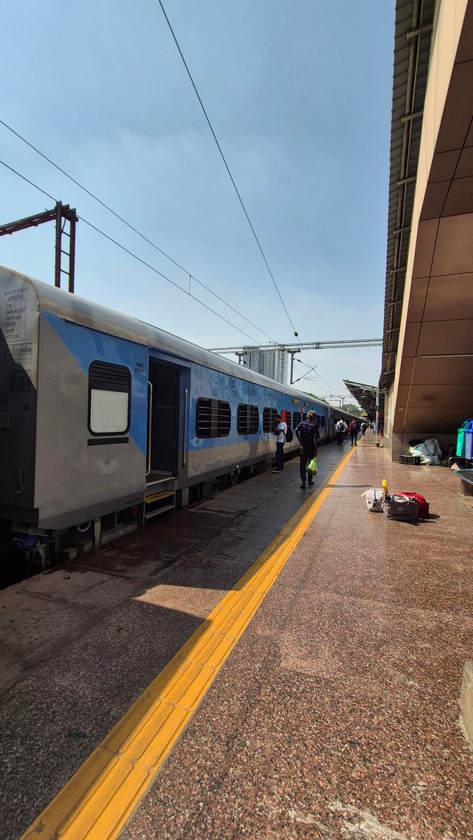 _Juicy_Lobster_'s tweet image. Wodeyar SF Exp 
New coaches are so good 🥹😍
The train is so clean and well maintained 
#SWR @SWRRLY @drmsbc @DrmMys
