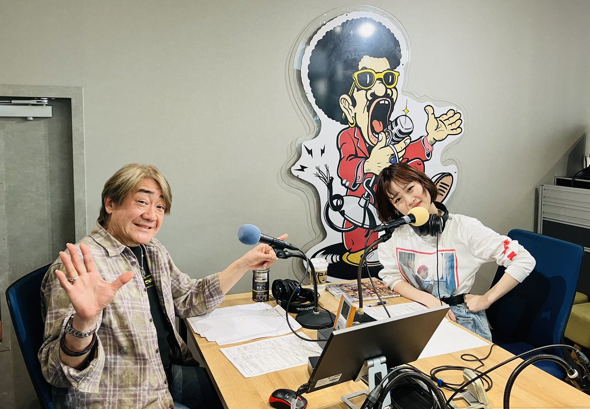wrlabel_radio's tweet photo. レインボータウンFM
EMOTIONAL BEAT
今週も第3土曜日だけど…

野村義男の好きで何が悪い？をお送りします。

4/18(土)のお題は
「春爛漫、おすすめのお花見のおつまみ」
毎日欠かせないおつまみも教えてください。

メッセージはinfo@885fm.jp まで

お写真は先月ゲストのReiさんとの一枚🎸 https://t.co/wGYiSI09uc
