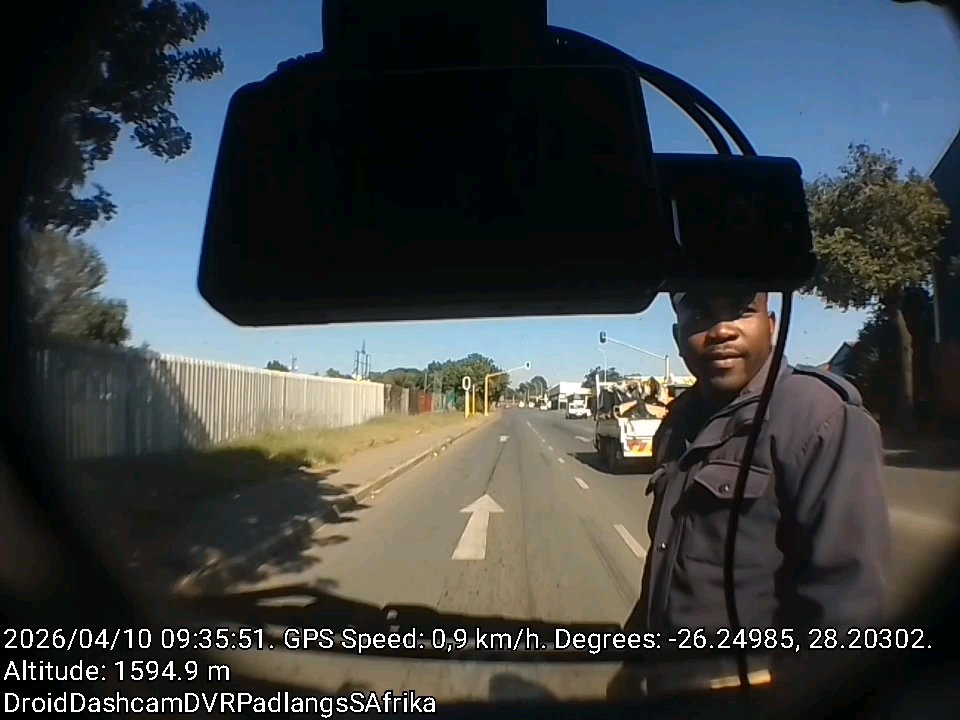 TravelCamLog's tweet photo. Die spietkops maak my siek na hantering van my bestuurders lisensie. Onthou om dit te saniteer nadat hulle dit terug gee. Ek was baie siek in die bed.
Ek is oud en sieklik, 'n bejaarde en pensionaris. Ek het nie die geduld en tyd om met hierdie arrogante, nors, onvriendelike idio https://t.co/tcc280BnE0