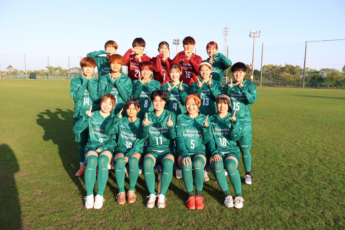 SSU_OFFICIAL's tweet image. 【⚽️新ユニフォームお披露目✨サッカー部女子】 待望の新ユニフォームが到着！👕🔥
とても似合っていてカッコいい👏新戦闘服にモチベーションも最高潮！今シーズンもチーム一丸でピッチを全力で駆け抜けます💨
熱いご声援をよろしくお願いします🔥
 #静岡産業大学 #SSU #女子サッカー #新ユニフォーム