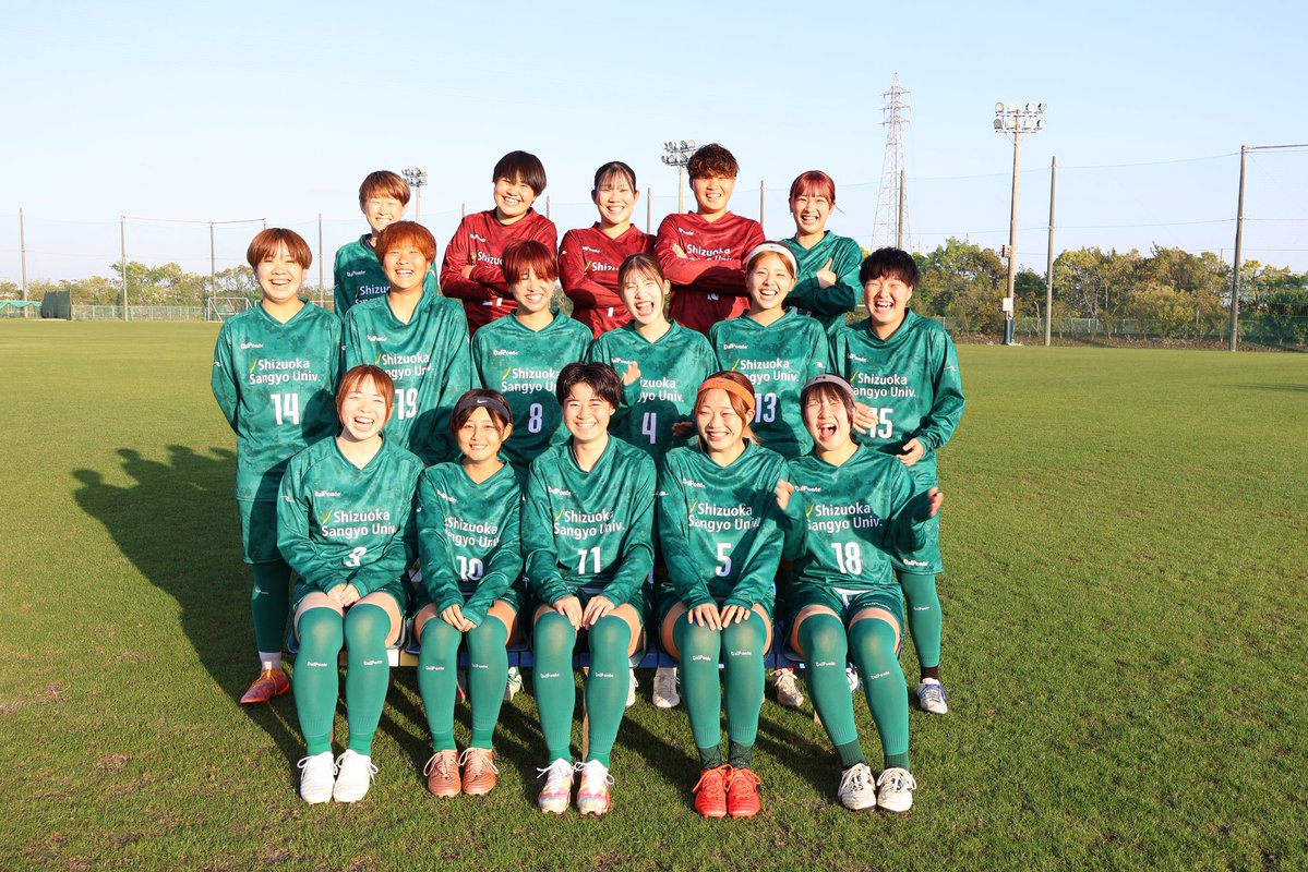 SSU_OFFICIAL's tweet image. 【⚽️新ユニフォームお披露目✨サッカー部女子】 待望の新ユニフォームが到着！👕🔥
とても似合っていてカッコいい👏新戦闘服にモチベーションも最高潮！今シーズンもチーム一丸でピッチを全力で駆け抜けます💨
熱いご声援をよろしくお願いします🔥
 #静岡産業大学 #SSU #女子サッカー #新ユニフォーム