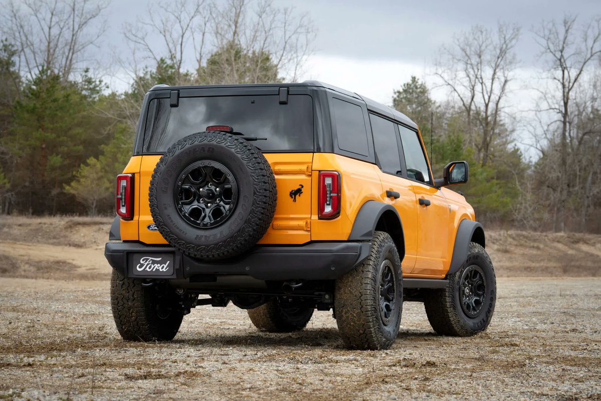 MadridMotorS's tweet image. (2/2) New Ford Bronco Wildtrack regresa por todo lo alto en el mitico modelo offroad...asociado a una transmision automatica de 10 Relaciones y una capacidad offroad perfecta #ford #bronco #usa #FelizViernes #FelizViernesATodos