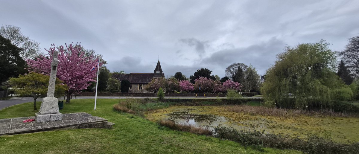 #PicOfTheDay The #WarMemorial in the beautiful village &amp; surroundings of #Buckland #Surrey. Unveiled in 1920 to honour the 7 men of the village who fell in #WW1, it was then added to &amp; re-dedicated in November 1947 as the village lost a further 13 men in #WW2.