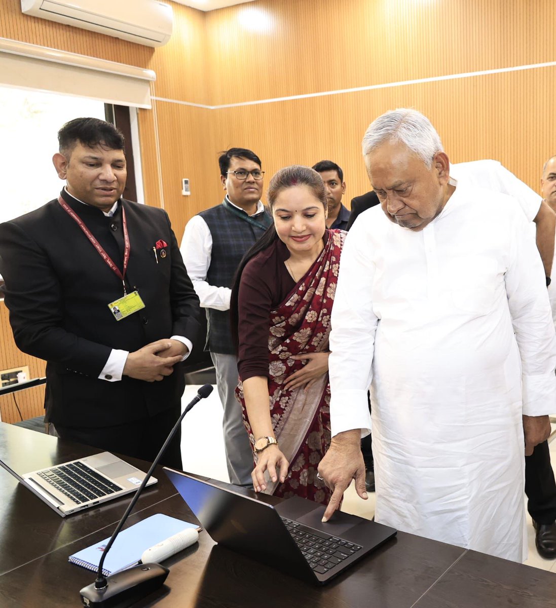 Vartika04688652's tweet image. आज Bihar में जनगणना 2027 की स्व-गणना प्रक्रिया की शुरुआत—खुद पंजीकरण करना आसान और ज़िम्मेदारी भरा कदम लगा 🇮🇳
एक आम नागरिक के रूप में, ऐसे प्रयास देश के डेटा और विकास को और मज़बूत बनाते हैं।

#Census2027 #Bihar #IndiaData #DigitalIndia #जनगणना