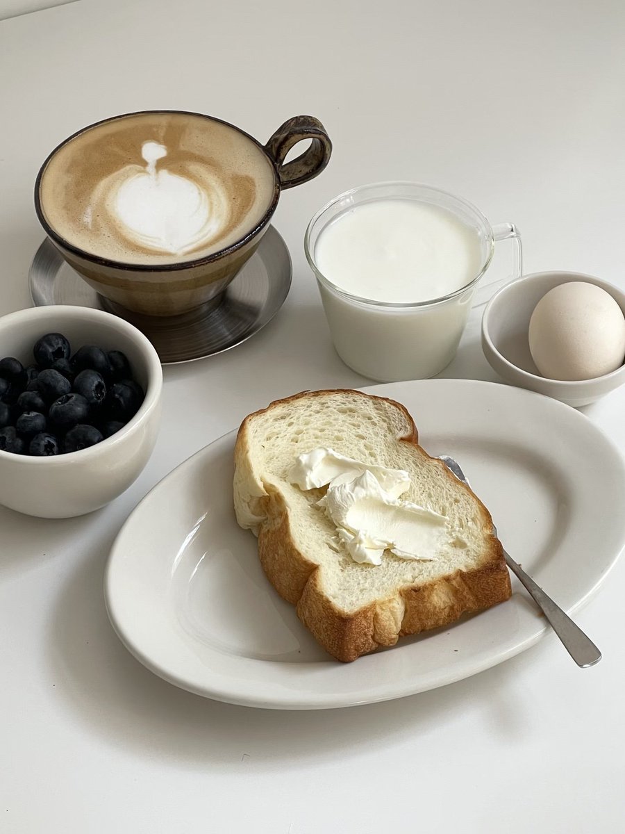 wesnier83987's tweet image. Have a simple meal and enjoy your leisure time leisurely.     
🥚🥚🥚🥚☕️☕️☕️☕️🍞🍞🍞🍞
简单来份餐点，悠然享受空闲。
#lifestyle  #happy  #coffee  #spring