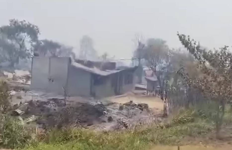 စစ်တပ်က ၃ ရက်ဆက်မီးဝင်ရှို့လို့ လည်ငေါက်ရွာက အိမ်ခြေ ၃၀၀ ခန့် မီးလောင်ပျက်စီး

ယင်းမာပင်၊ ဧပြီ ၁၇၊ ၂၀၂‌‌၆။ 

သတင်းအပြည့်အစုံ - myaelattathan.com/news/23577/

#MyaelattAthan #News #Myanmar