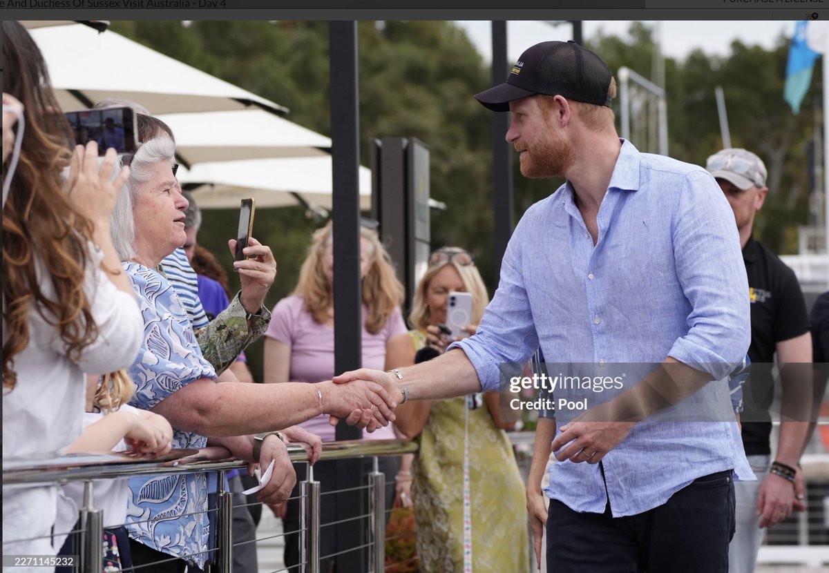 royalwhisper's tweet image. ”Prince Harry, greets welll-wishers after taking part with wife Meghan, Duchess of Sussex in a sailing event with members of Invictus Australia in Sydney Harbour, on day four of trip on April 17, 2026 in Sydney, Australia.” #Invictus🇦🇺🖤💛 #gettyimages #HarryandMeghaninAustralia