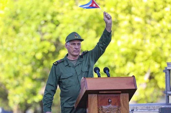 🔊#Cuba: Díaz-Canel  afirmó que Cuba es un Estado que resiste y crea 
Los detalles en 👇
radiosurco.icrt.cu/diaz-canel-cub… #CiegodeAvila <a href="/YaquedeCuba/">Yaquelin</a> <a href="/JHGcasanova/">julio Heriberto Gómez Casanova</a>
<a href="/milyabad1982/">Misleydi Abad Modey</a> @Ivanc73
<a href="/CedenoPazo/">Lianet Pazo Cedeño</a> <a href="/FctGallardo/">@gallardo-UNICA</a> <a href="/DeZurdaTeam_/">DeZurdaTeam 📳</a> <a href="/AlienDiaz65411/">Ali Diaz</a>
<a href="/EVilluendasC/">Enrique Villuendas</a> <a href="/EduardoLopezL65/">Eduardo López Leyva</a>