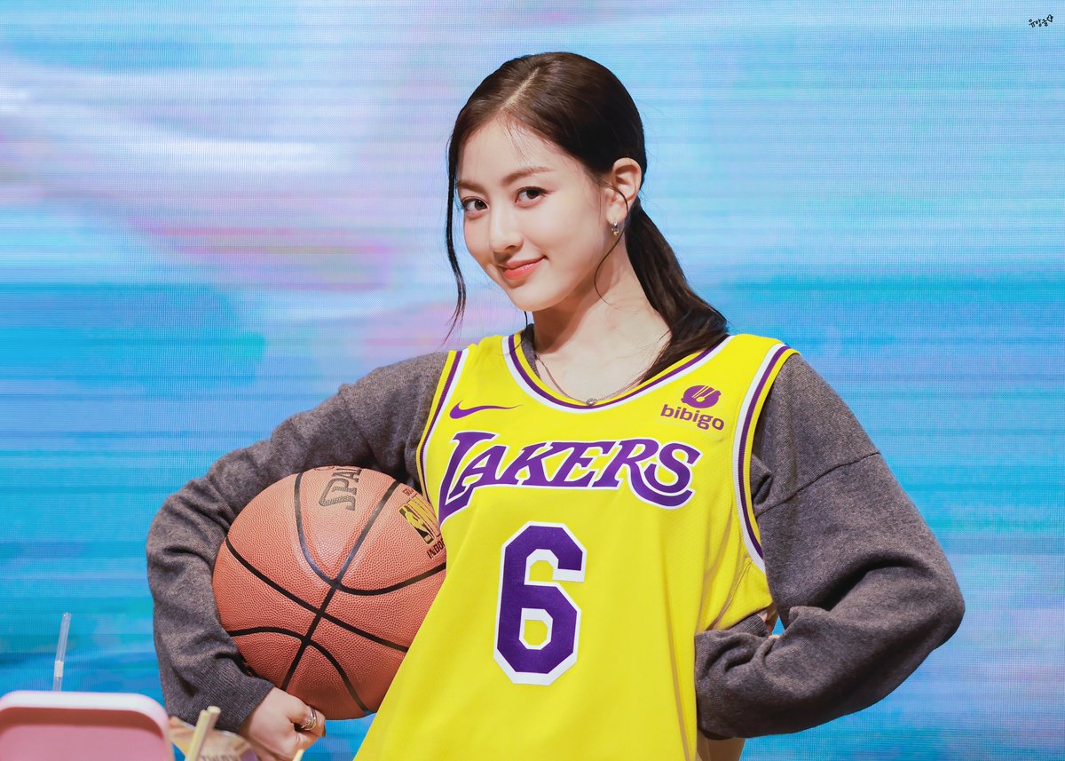 유앙글 tweet media