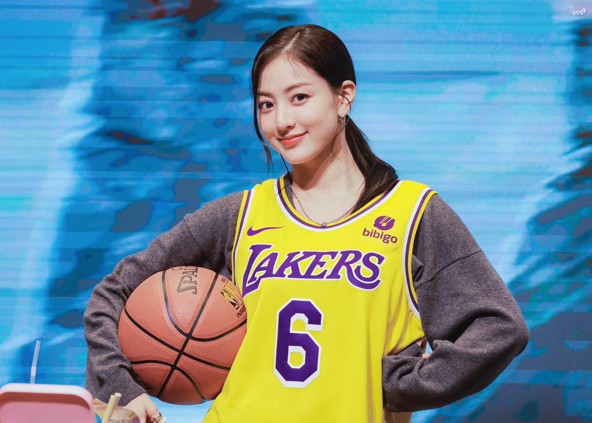 유앙글 tweet media