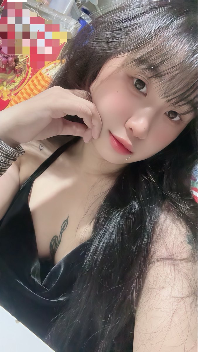 Mấy bạn xinh gái đẹp trai ơi làm ơn đừng lấy hình e up lên để đi khách hay lừa ngta nữa tội ngta. Mn cẩn thận coi chừng bị lừa nha này mới là nick chính của e và e xin đính chính lại là e lên đây chỉ up hình chơi cho vui chứ hong đi khách. Mn chia sẻ dùm e ạ