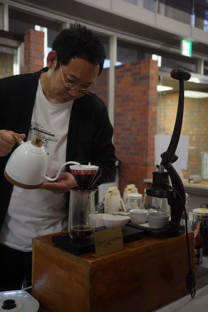 momotuyon's tweet image. 今
#ナイトタイムレコード&amp;amp;米子珈琲時間 
に来てます
#GRⅢx