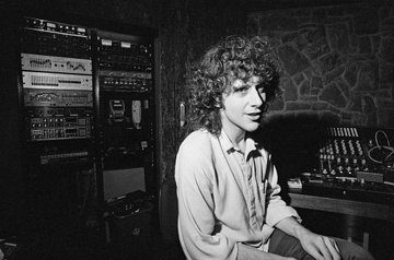 ProfesorJonk's tweet image. "Cuando los efectos digitales llegaron a finales de los años setenta, se produjo un salto cualitativo en el control del ambiente".
Martin Hannet.
Responsable de los discos de Buzzcocks, Joy Division, Happy Mondays o The Stone Roses.
#Efemeride #MartinHannet #Manchester #productor