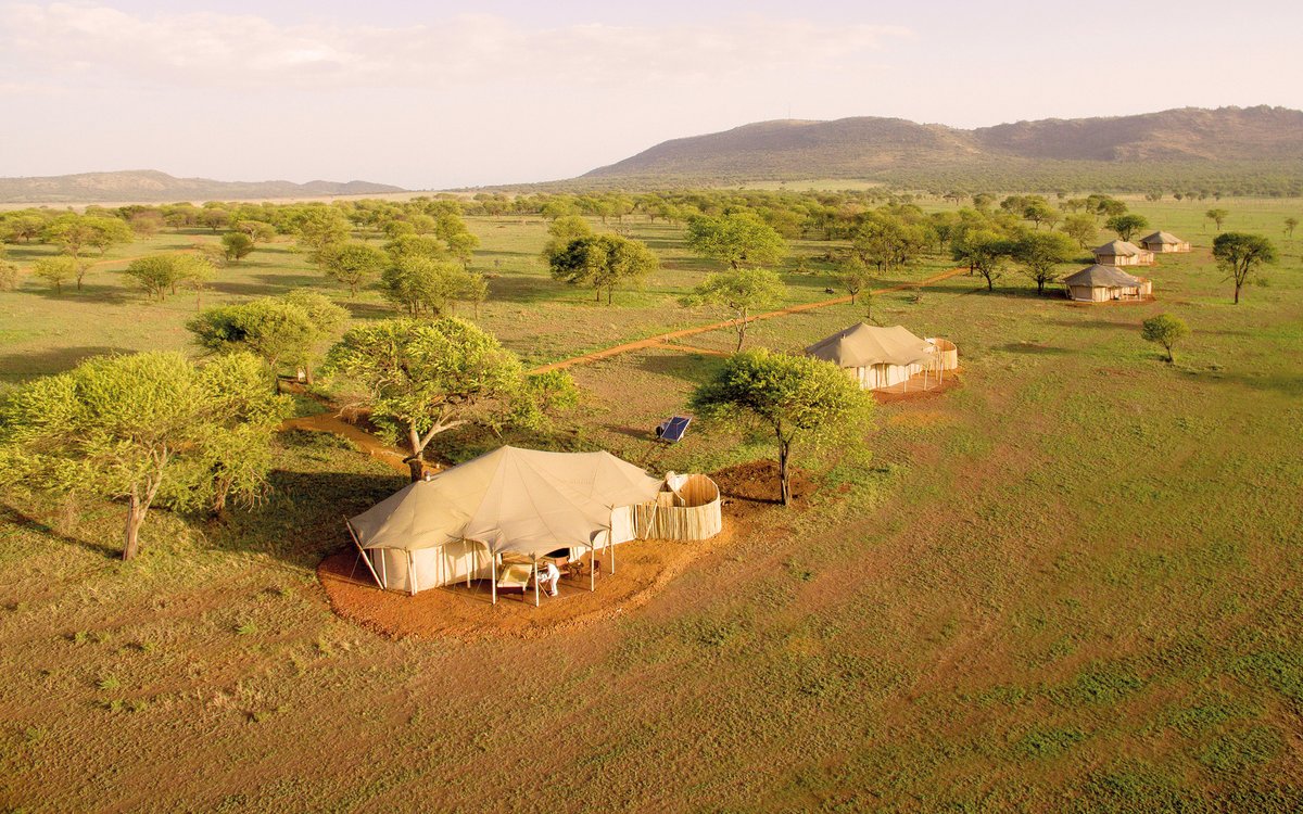 BontelSafaris's tweet image. Golden light, endless plains &amp;amp; pure serenity 🌅One Nature Nyaruswiga in the heart of the Serengeti redefines safari luxury — private decks, outdoor tubs &amp;amp; front-row seats to the Great Migration. #Serengeti