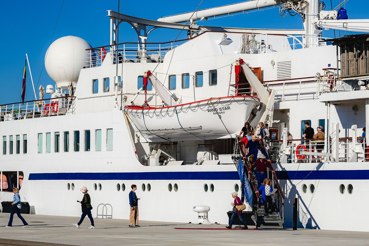 veintepies tweet media