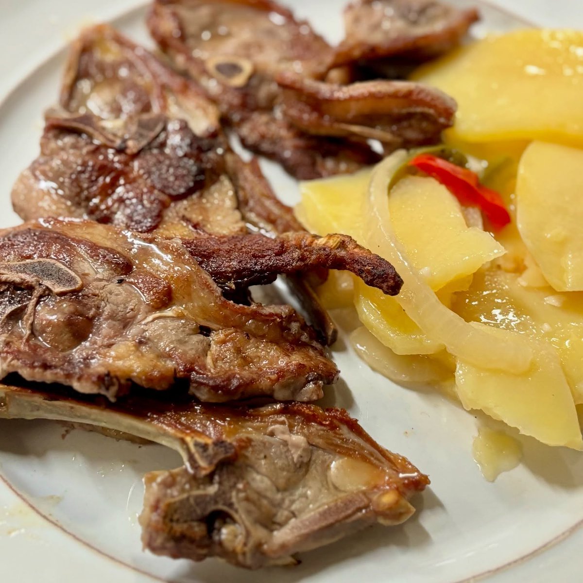 SierraNortecom's tweet image. Restaurante El Picachuelo (El Berrueco) tiene preciosas vistas, y en su carta hay asados, carnes, mariscos...😋SierraNorte.com/restaurante-pi…

#restaurante #comer #rural #SierraNorteMadrid #SierraNorteDeMadrid #ElMejorEstiloDeVida #sierrademadrid #madrid #gastronomia