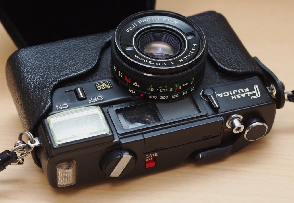 taku3boku3's tweet photo. 今年は
FLASH FUJICA DATE 50周年
写ルンです 40周年
RICOH GR 30周年
SONY α 20周年
PENTAX K-1 10周年
なのか。 https://t.co/Lwu82gfcF3