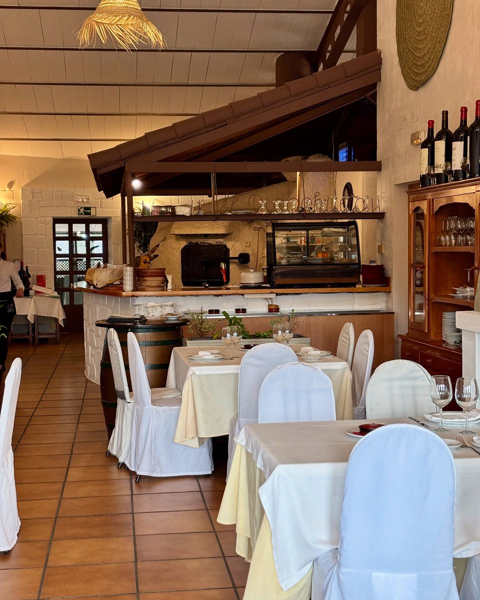 SierraNortecom's tweet image. Restaurante El Picachuelo (El Berrueco) tiene preciosas vistas, y en su carta hay asados, carnes, mariscos...😋SierraNorte.com/restaurante-pi…

#restaurante #comer #rural #SierraNorteMadrid #SierraNorteDeMadrid #ElMejorEstiloDeVida #sierrademadrid #madrid #gastronomia