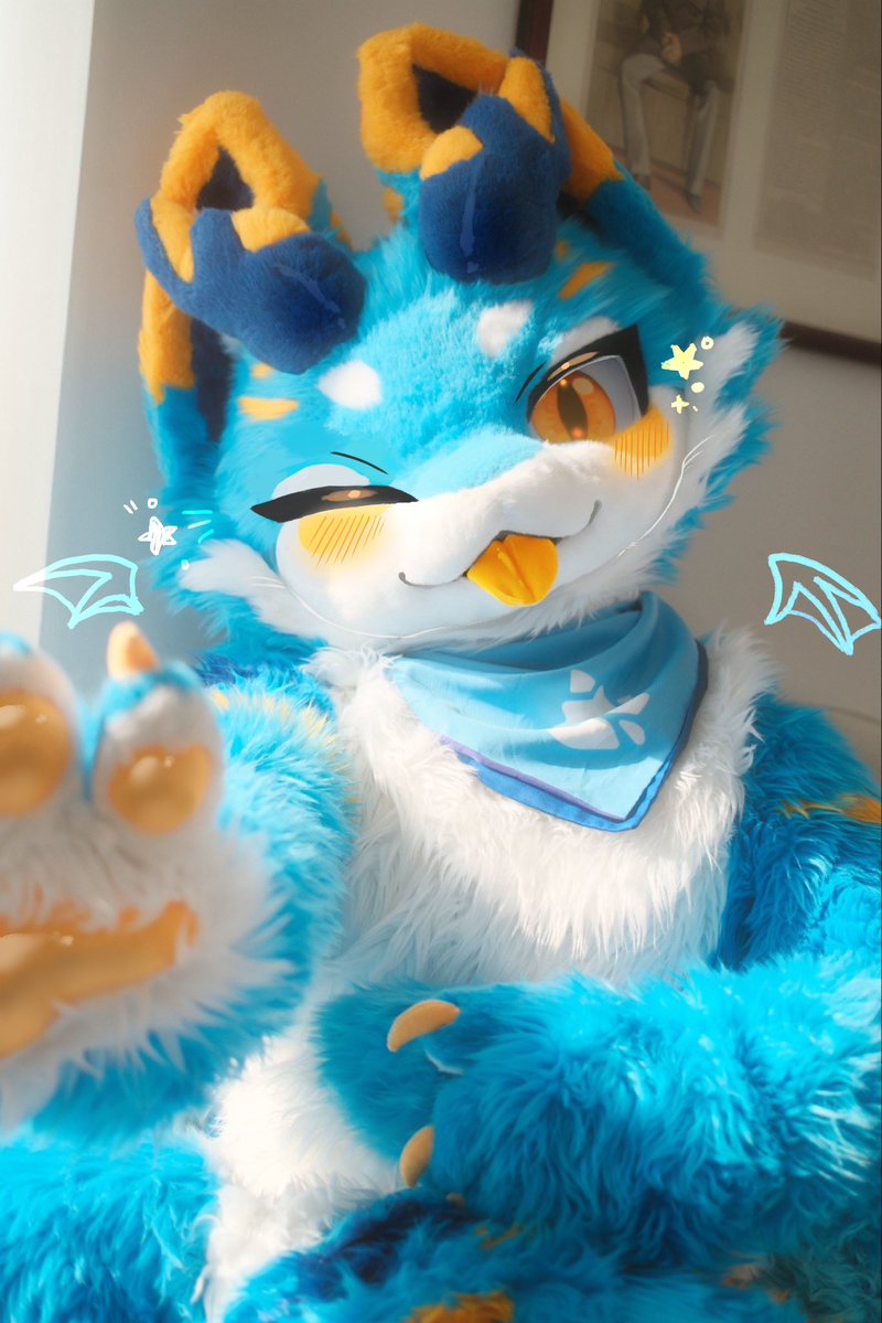 #FursuitFriday 
윙크~!😆
