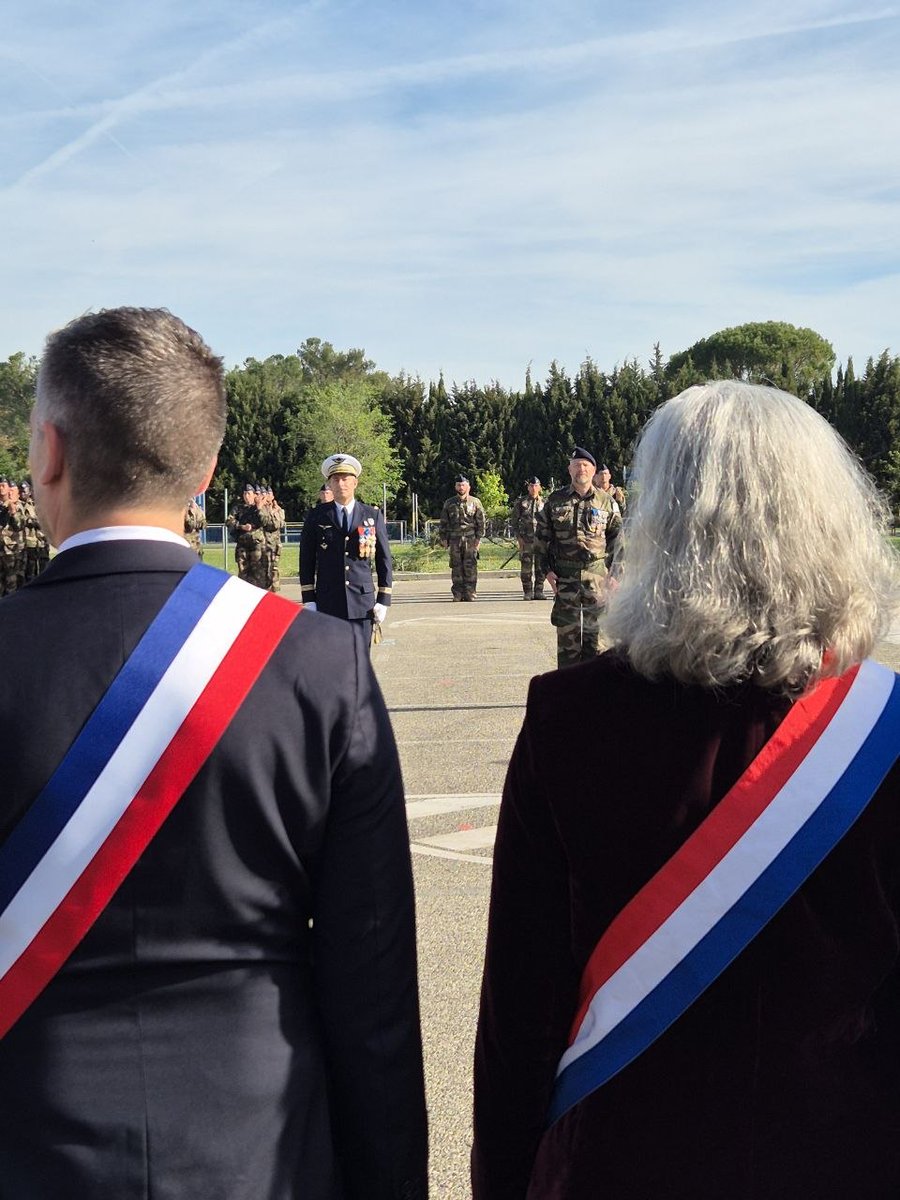 FranceLorho's tweet photo. À Courthézon ce matin, la présentation au drapeau de la BA115 d’Orange a rappelé l’exigence et la force de nos traditions militaires 🇫🇷

Entrée dans la communauté militaire pour ces jeunes aviateurs, symbole de l’excellence de notre armée de l’air et de l’espace.

#BA115 https://t.co/hD88grUKMH