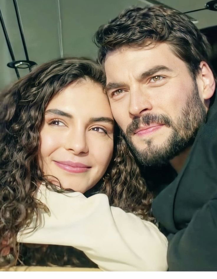 tvdiizidunyasi's tweet image. Tv tarihinin en yakışan çiftiydiler çok yakışıyorlardı o dönem sosyal medya sallanıyordu bu iki çift için vay be