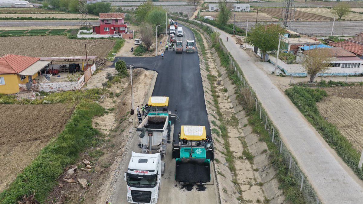 OZLEM_CERCIOGLU's tweet photo. Aydın Şehir Hastanesi’ne ulaşımı kolaylaştırarak sağlığın yolunu açıyoruz. ❤️

Vatandaşlarımızın Acarlar ve Sandıklı Mahalleleri üzerinden Aydın Şehir Hastanesi’ne ulaşımını sağlayacak alternatif güzergahımızda son aşamaya geldik.

Yol projemiz ile birlikte inşa edeceğimiz yeni İkizdere Köprüsü de tamamlandığında ana arterdeki trafik yoğunluğunu azaltarak İncirliova ve Efeler ilçelerimiz arasındaki bağlantıyı hızlandıran ikinci bir ulaşım güzergahı da oluşturacağız.

Aydınımız için her alanda çalışmaya ve vatandaşlarımızı hizmetlerimizle buluşturmaya devam edeceğiz.