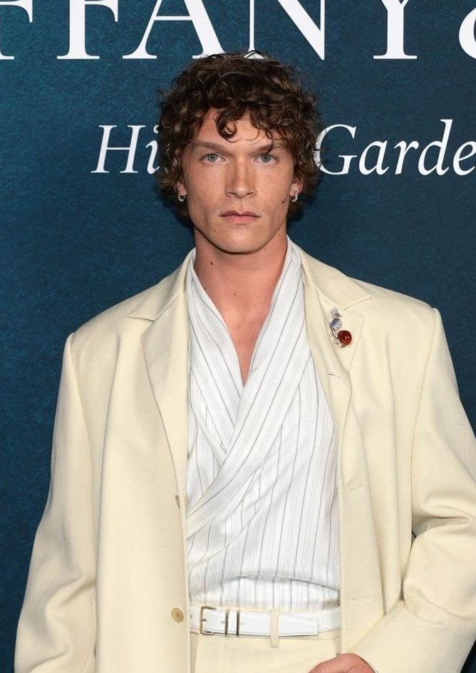 zoé✮⋆˙🦈🏒 tweet media