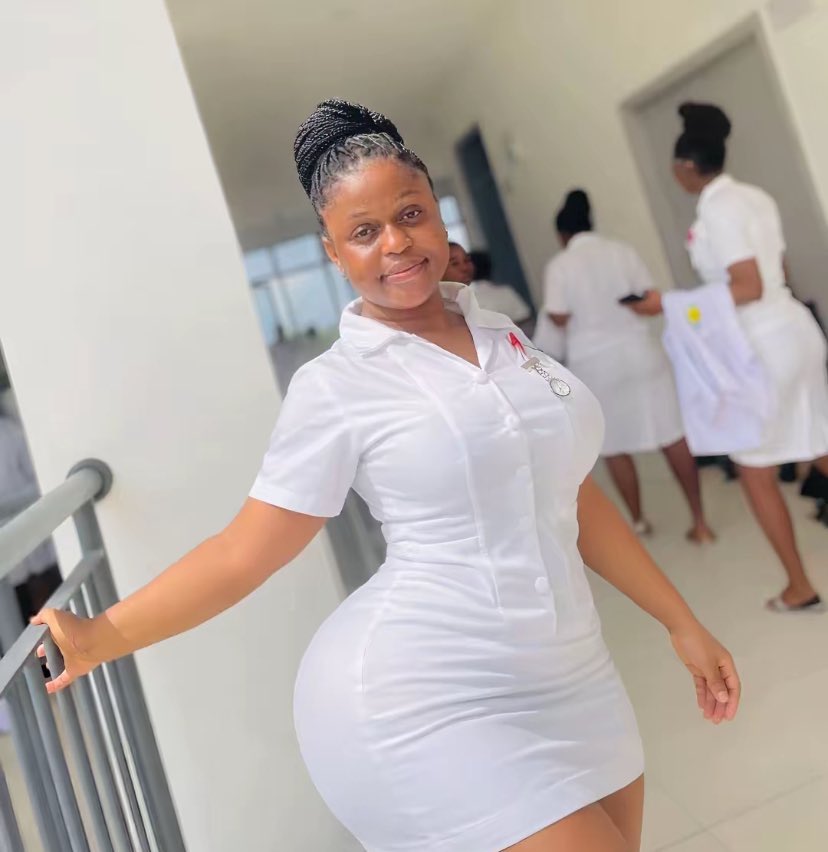 KwabenaPumpkin's tweet photo. Health professionals over here, what’s the difference between these two uniforms?🤔 https://t.co/ztYVaaErFi