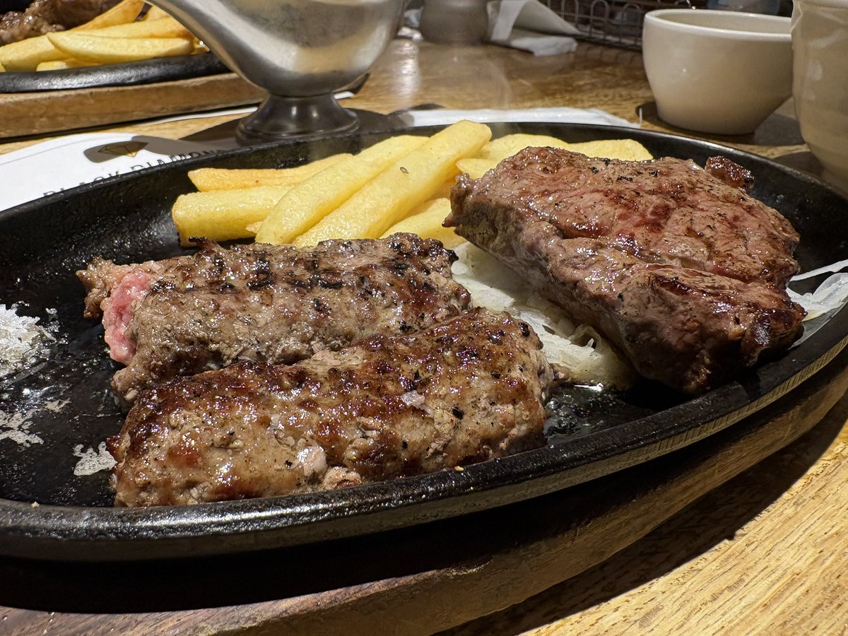 ヌウア tweet media