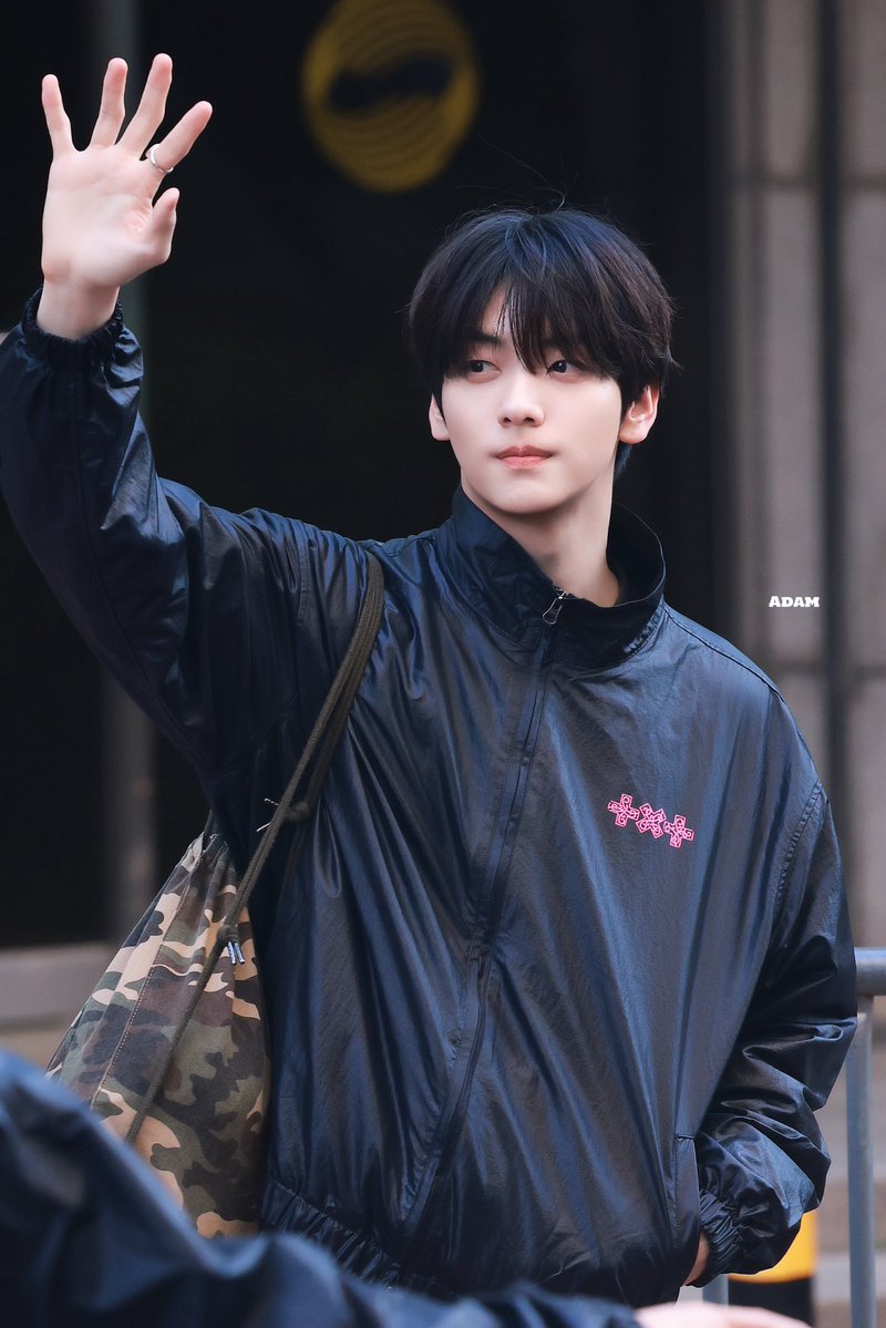 Adam_1205 tweet media