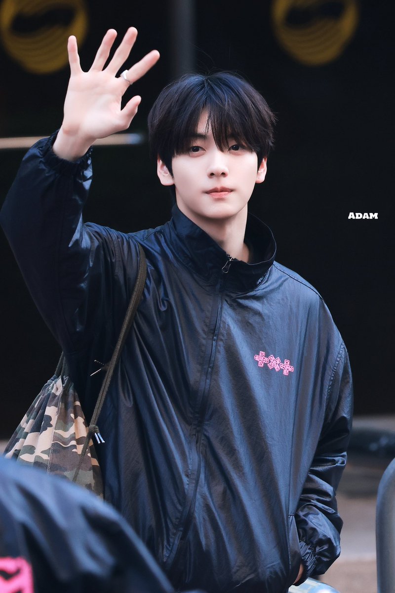 Adam_1205 tweet media