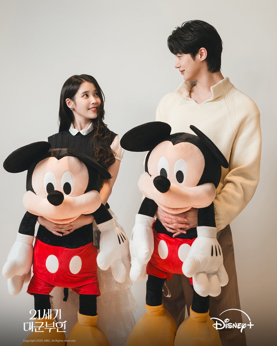 DisneyPlusKR's tweet image. 서로 달랐던 두 사람 사이,
같은 마음이 시작됐다

&amp;lt;21세기 대군부인&amp;gt; 디즈니+에서 지금 스트리밍 중 

#21세기대군부인 #PerfectCrown
#디즈니플러스 #DisneyPlusKR
