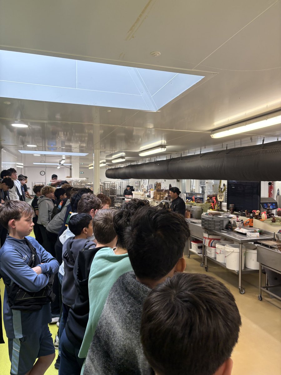 bedprep_trips's tweet photo. On aime le chocolat ! We have tasted lots of chocolate and are now on our way to the Tunnel. https://t.co/Lc6szNaolu