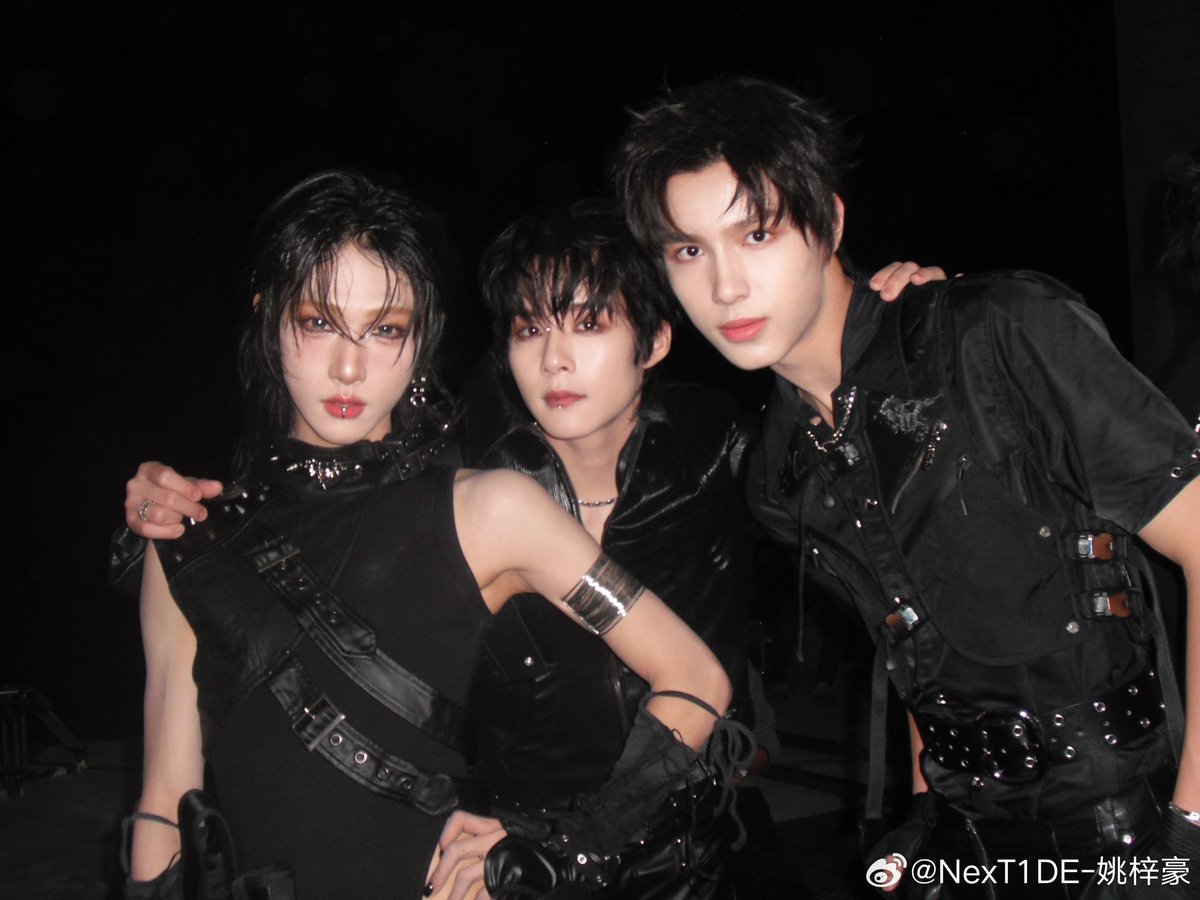 ยัยหมวยคนสวยกับเด้กๆ ฉองคน 
เด้กชายจี๊ดคูลๆ และเด็กชายตั้งโอ๋สุดหล่อ

#Huyetao #NexT1DE_Huyetao 
#OmarTang  #NexT1DE_OMAR 
#YaoZihao #NEXT1DE_YAOZIHAO
#NexT1DE