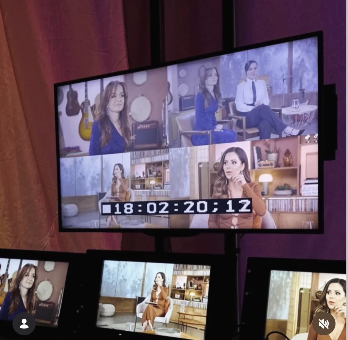 Sandy e Maiara e Maraisa

Gravando o primeiro episódio de: 
“Nesse canto eu conto” 💜