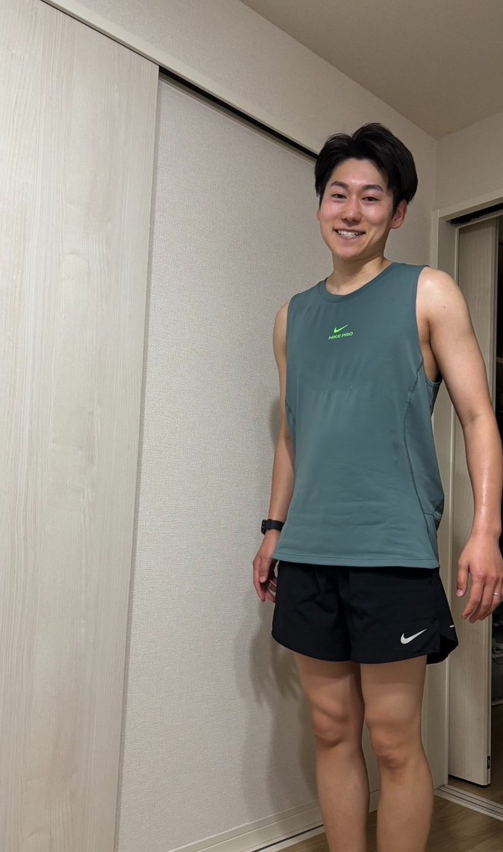 ハーフマラソンのために
21キロ走りました！

15キロ以上走るのが初めてで辛かったけど気合いで走り切れた！

なぜか走り終わった後
乳首痛くなるのなんで？笑

　　　　　　　　　→その時の顔