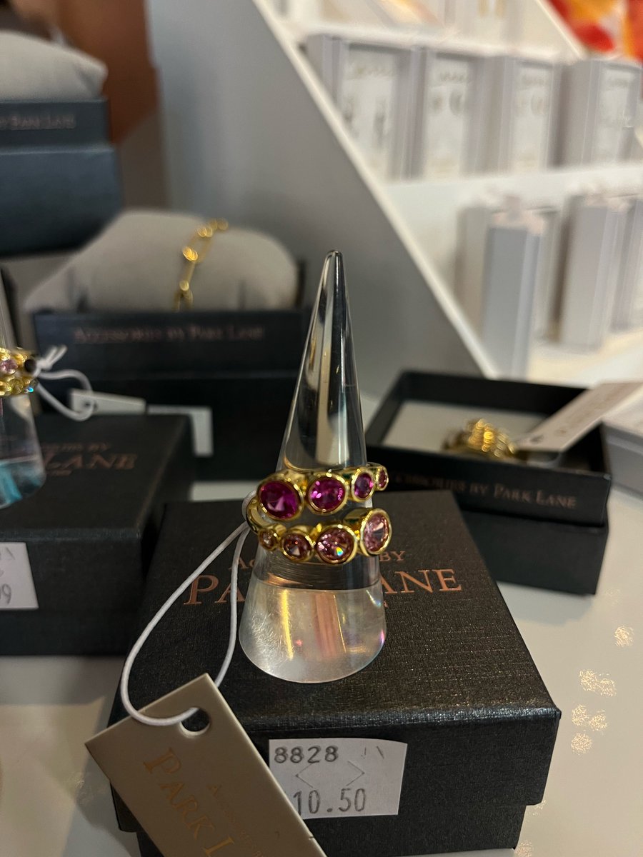 DurhamDalesCent's tweet image. New in here at the Durham Dales Centre Giftshop!😍

Lots of new bright and colourful scarves perfect for Spring ☀️🩷 

As well as a brand new range of jewellery😍💍 

#newstock #spring #colourful #jewellery