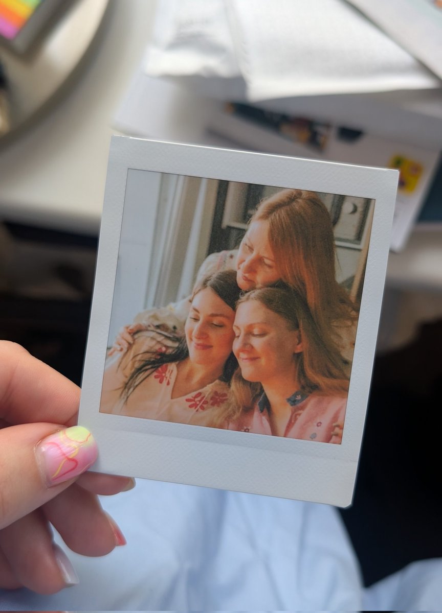 Марічка, що готує шоколадки tweet media