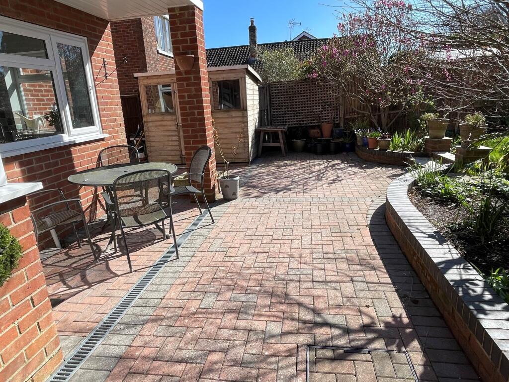 PearsonsEA's tweet image. This 4 bedroom semi-detached #house is situated in a popular location in Pooks Green #Marchwood #Southampton.  The #home requires some modernisation 

Info- pearsons.com/properties/poo…

Call Pearsons Estate Agents Hythe office 023 8084 4131