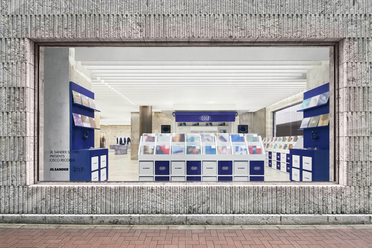 〈ジル サンダー〉のクリエイティブ・ディレクターに就任したシモーネ・ベロッティさんとレコードディグ！　自身の音楽遍歴を振り返ってもらいながら、現在ハマっているレコード、そして音響機器についてもお話を伺いました。
popeyemagazine.jp/post-281494/