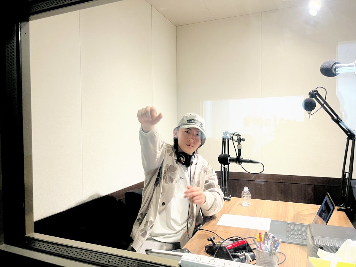 RADIO ANTHEMS tweet media