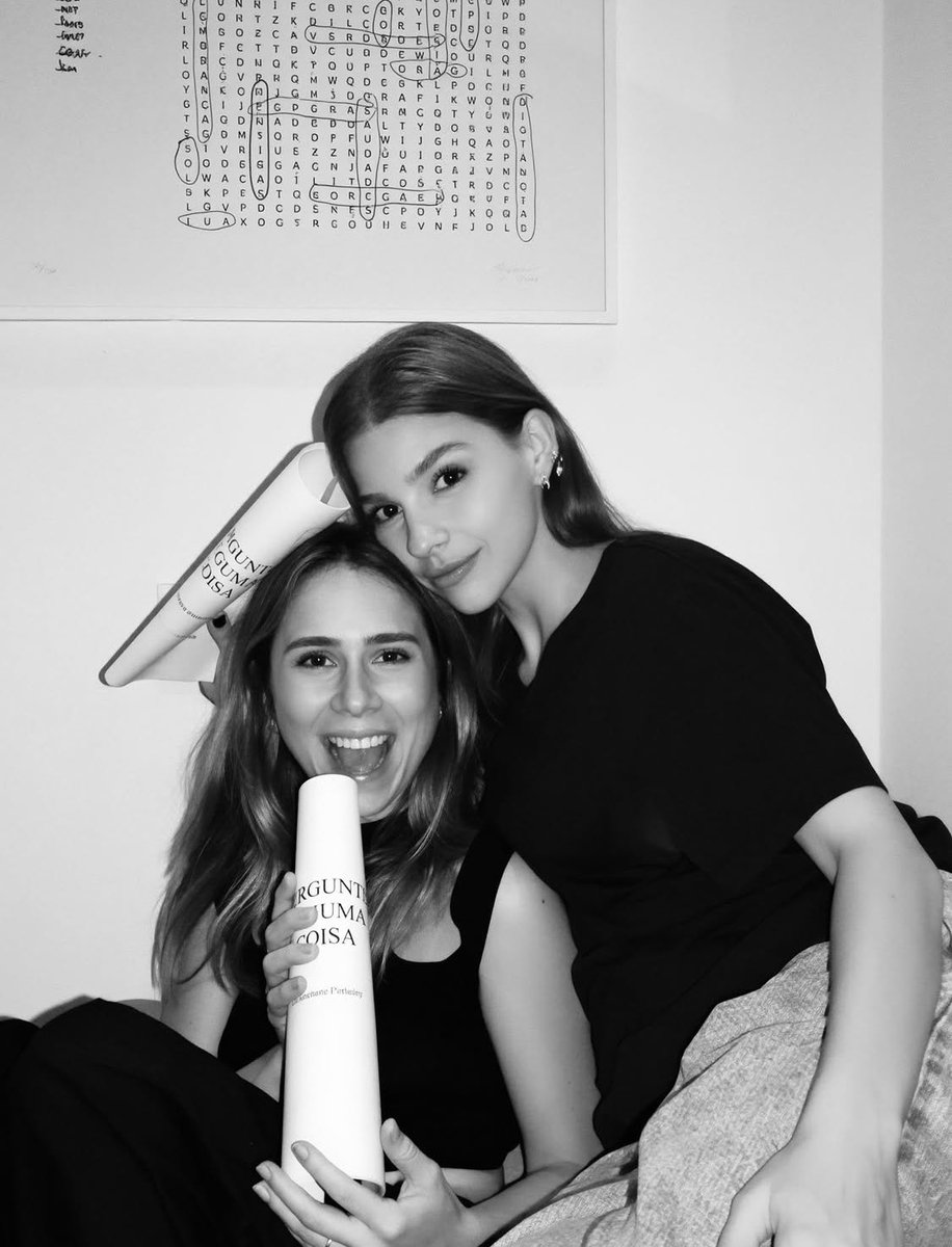 centralloquinha's tweet image. 🚨NOVIDADE! Gabriela Medvedovsky e Daphne Bozaski levam a parceria para o teatro. Em agosto, estreia “Pergunte Alguma Coisa” no Tucarena, em São Paulo. Texto de Gustavo Pinheiro e direção de Guilherme Gobbi 🎭❤️✨

#tresgracas #loquinha #teatro #sp