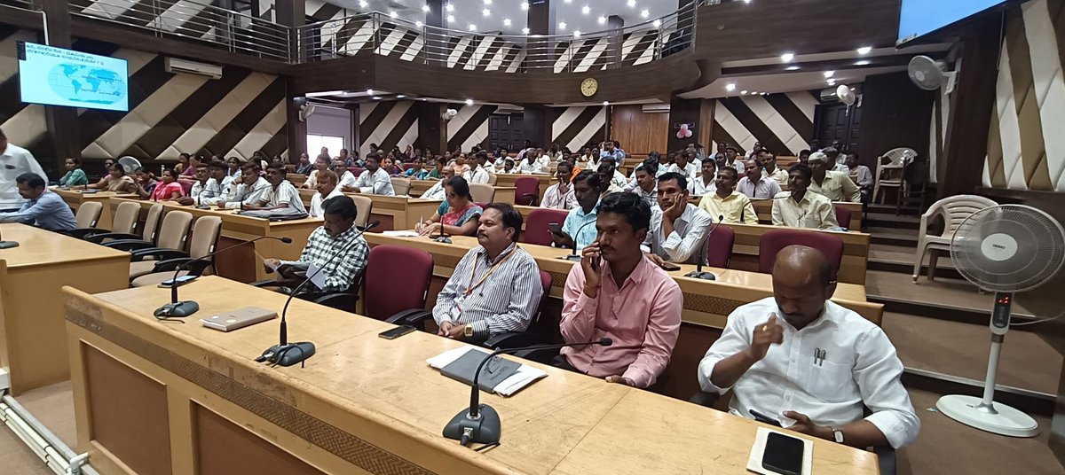 ದಿ: 17-4-2026 ರಂದು ಬೇಸಿಗೆ-ಬೆಸುಗೆ ಶಿಬಿರ ಮತ್ತು ಶೂನ್ಯ ನೆರಳು ದಿನದ ಕಾರ್ಯಗಾರ ವನ್ನು  ಮಾನ್ಯ ಸಿಇಓ ಜಿಪಂ ಧಾರವಾಡ ಇವರ ಅಧ್ಯಕ್ಷತೆಯಲ್ಲಿ ಜಿಲ್ಲಾ ಪಂಚಾಯತ ಧಾರವಾಡ ಸಭಾಂಗಣದಲ್ಲಿ ಜರುಗಿಸಲಾಯಿತು.